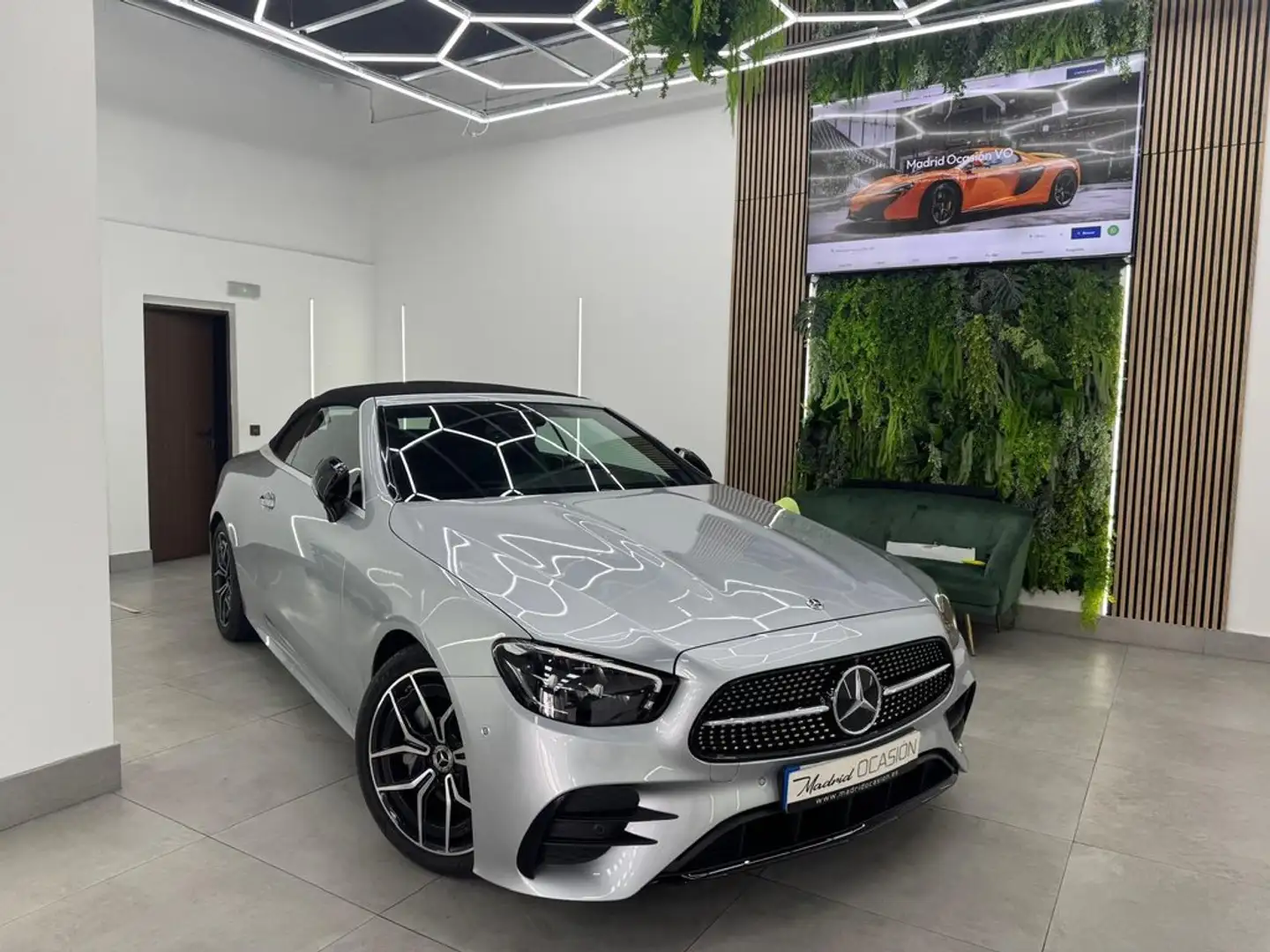 Mercedes-Benz E 220 d Cabrio Grau - 2