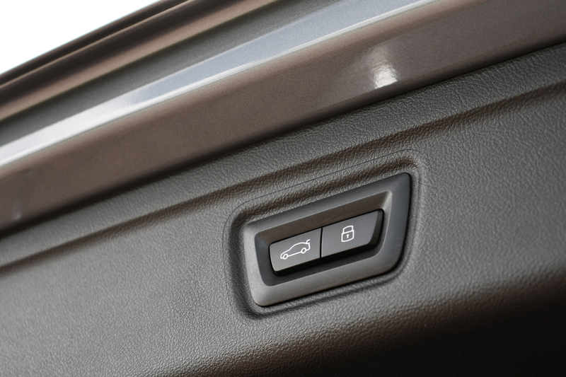 BMW 330 3-serie Touring 330e xDrive M-Sport Pro Pano Trekh — photo 26