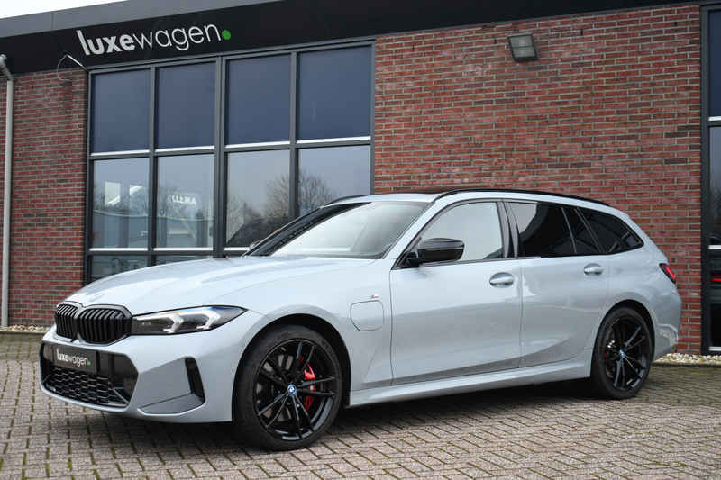 BMW 330 3-serie Touring 330e xDrive M-Sport Pro Pano Trekh — photo 32