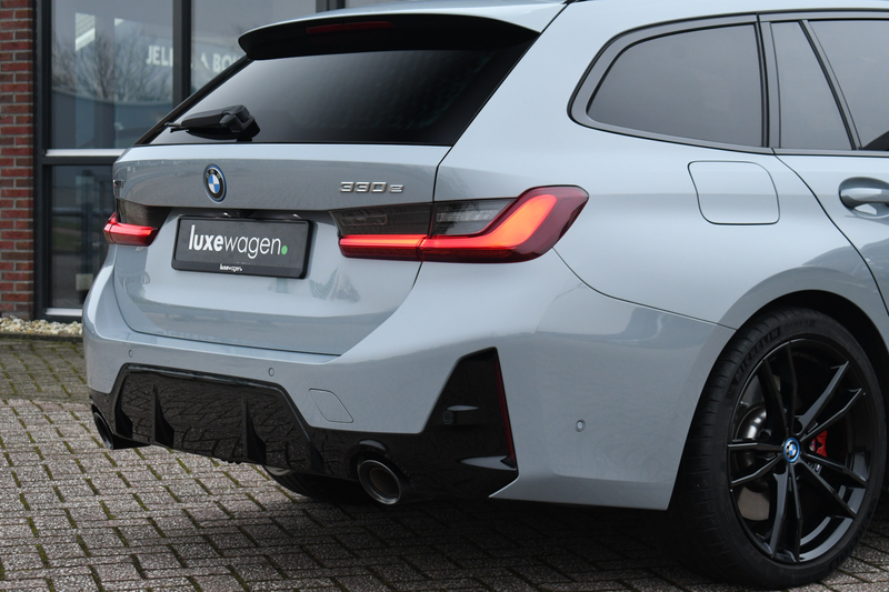 BMW 330 3-serie Touring 330e xDrive M-Sport Pro Pano Trekh — photo 22
