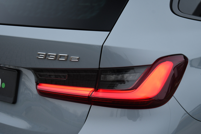 BMW 330 3-serie Touring 330e xDrive M-Sport Pro Pano Trekh — photo 37