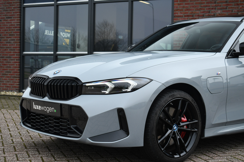 BMW 330 3-serie Touring 330e xDrive M-Sport Pro Pano Trekh — photo 21