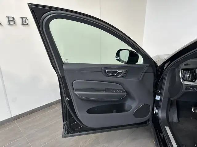 Volvo XC60 view 9
