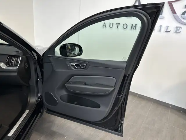 Volvo XC60 view 10