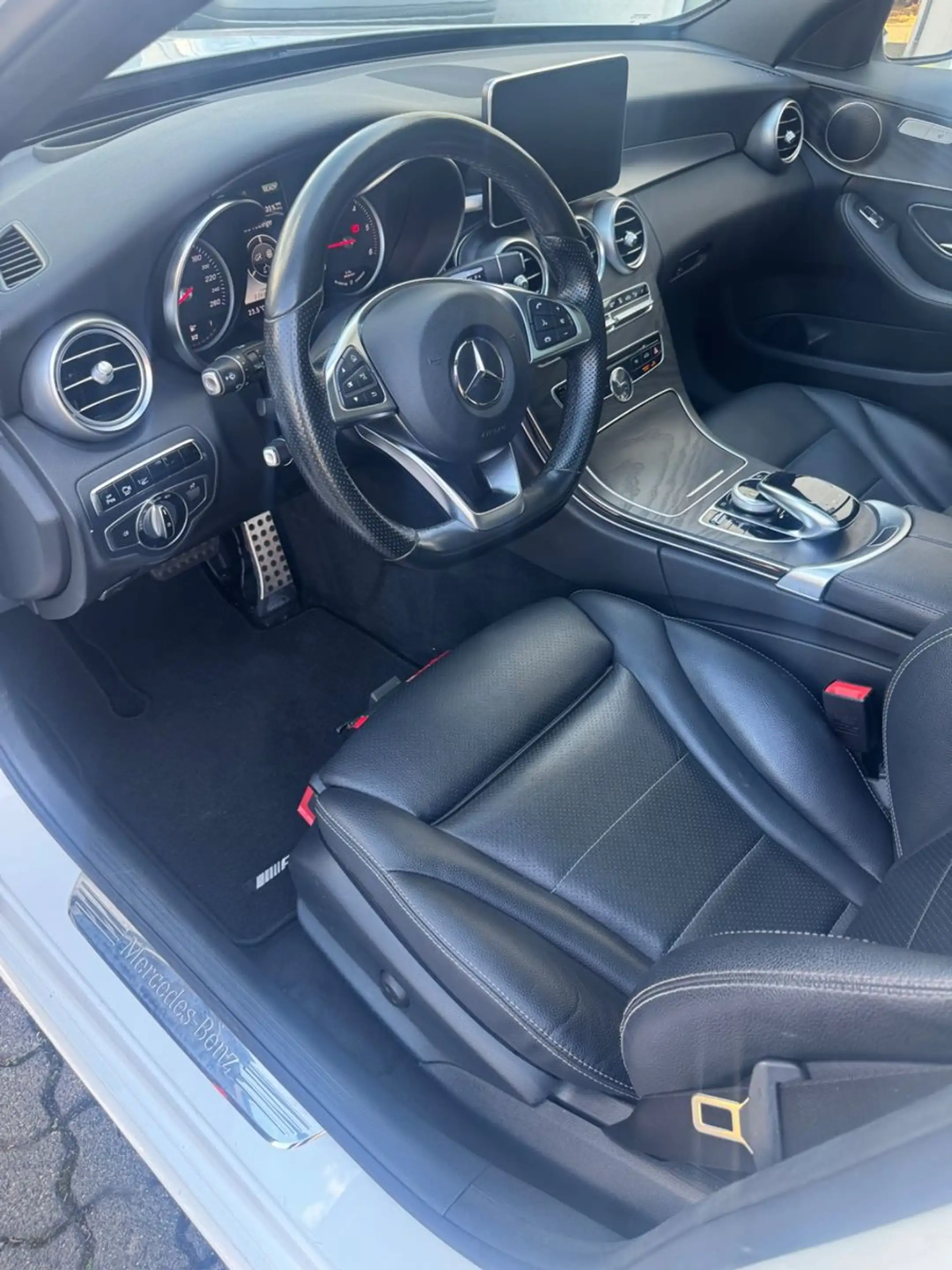 Mercedes-Benz C 300 BlueTec Hybrid / h AMG-Line,Pano,Standh. — photo 10
