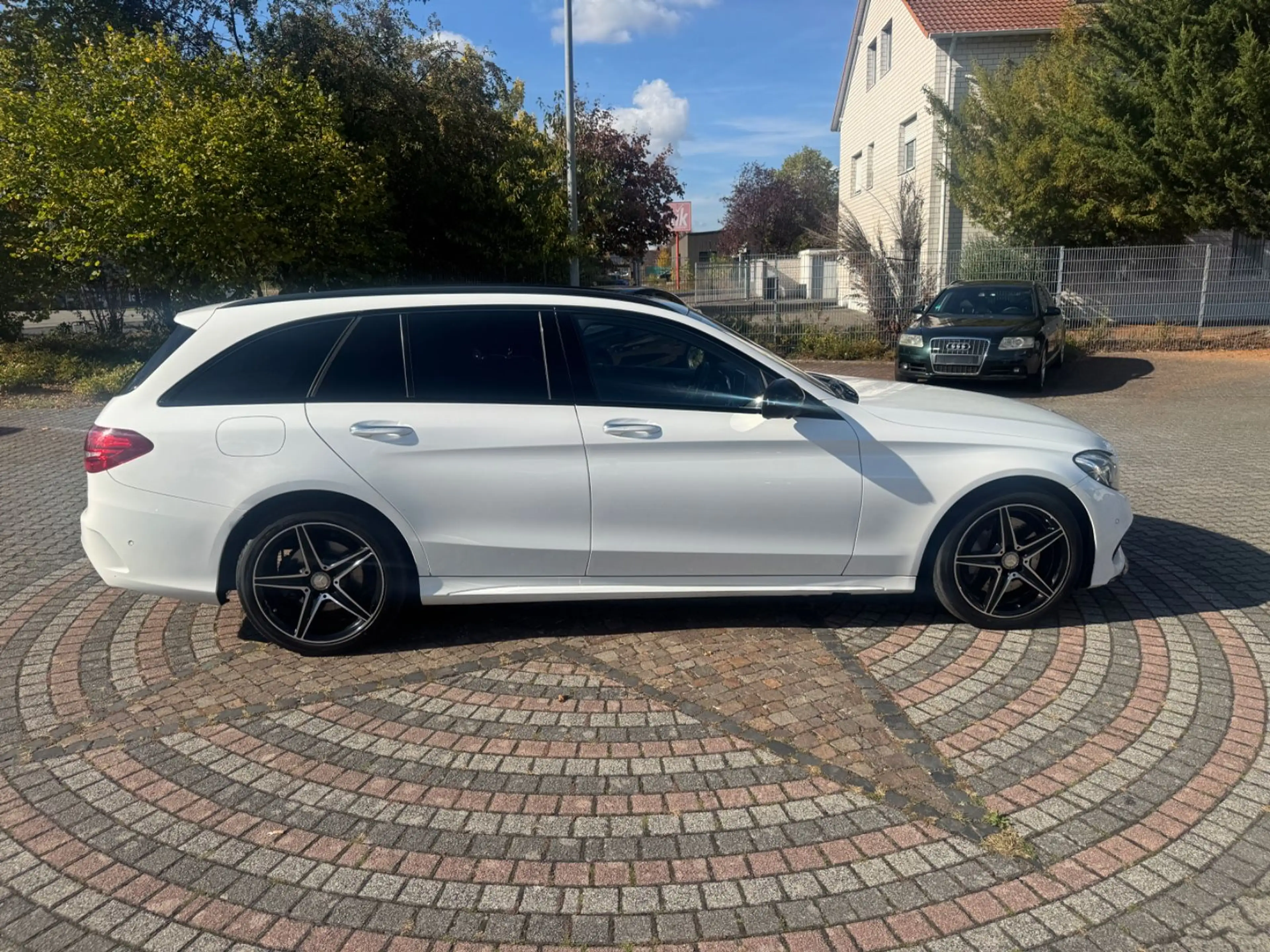Mercedes-Benz C 300 BlueTec Hybrid / h AMG-Line,Pano,Standh. — photo 4