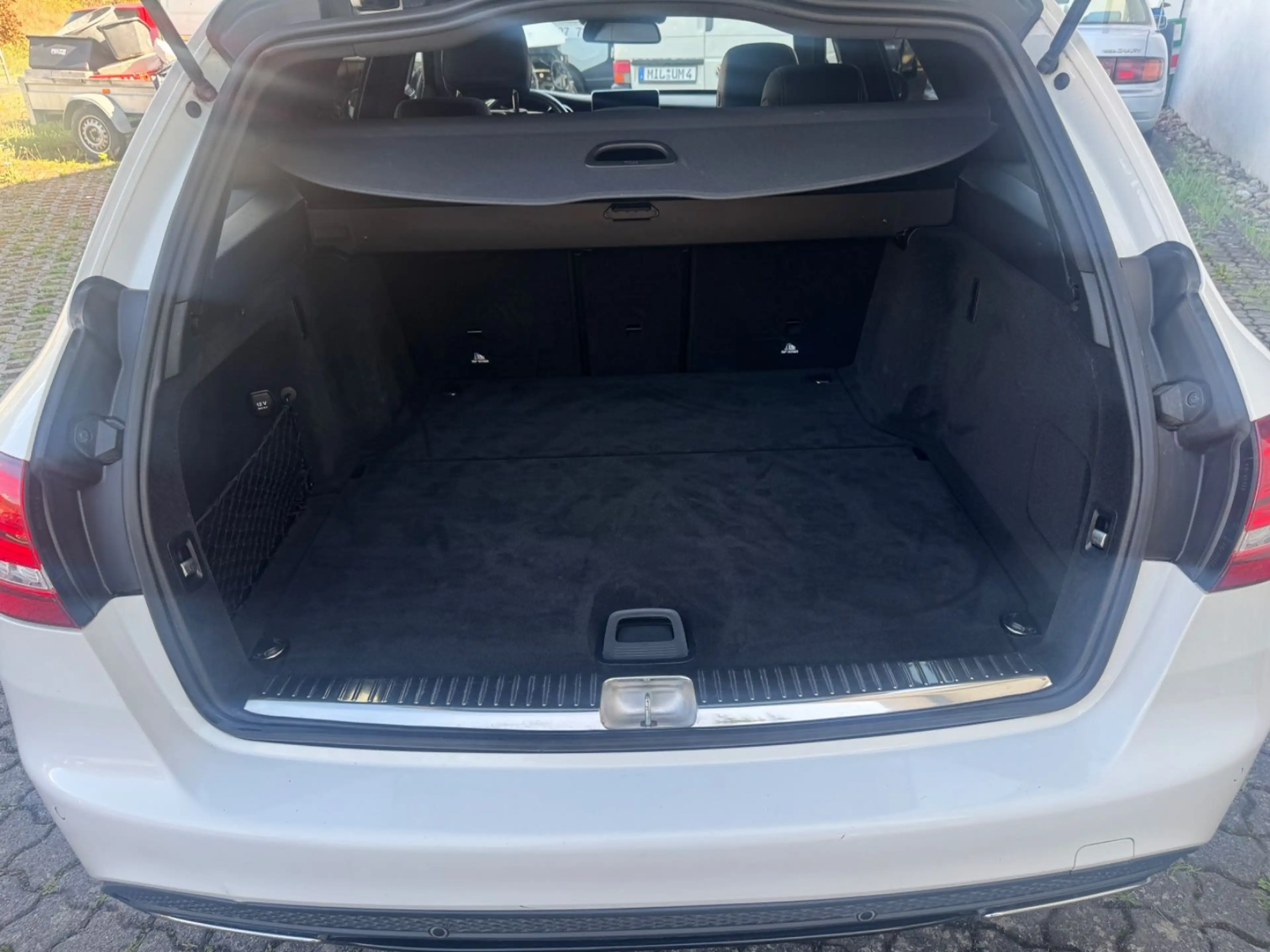 Mercedes-Benz C 300 BlueTec Hybrid / h AMG-Line,Pano,Standh. — photo 15