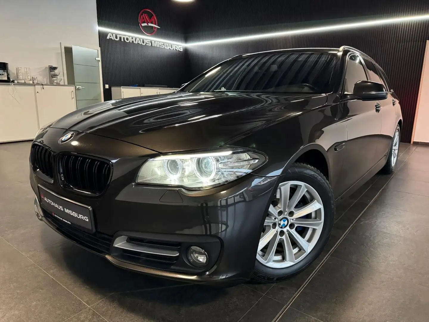 BMW 520 d Touring Facelift/Navi Prof+Virtual+Bi Xenon Коричневый - 1