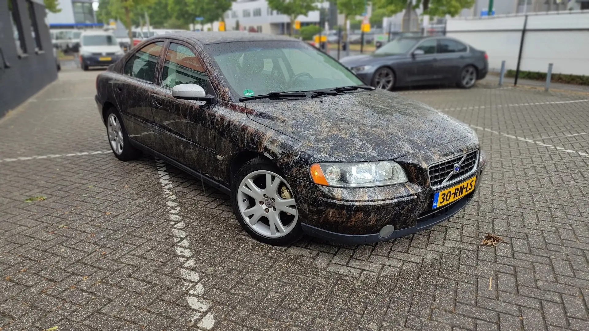Volvo S60 2.4 Momentum Negro - 1