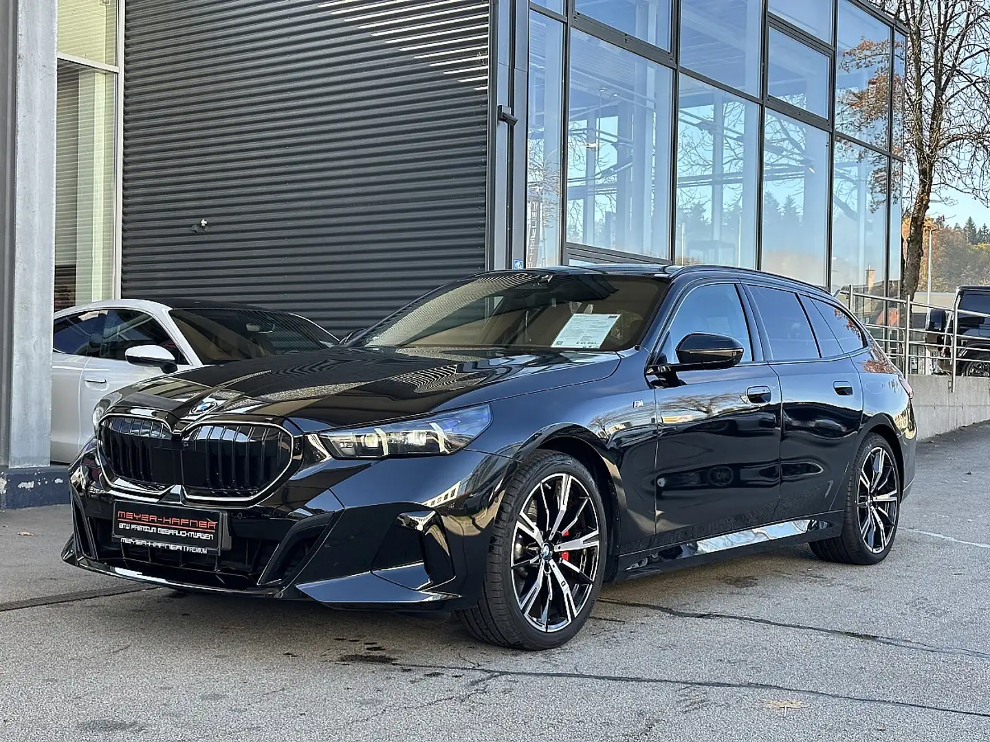 BMW 520 i Touring MHEV Aut. M-Paket Pro, AHK , 20" Alu,... Schwarz - 2