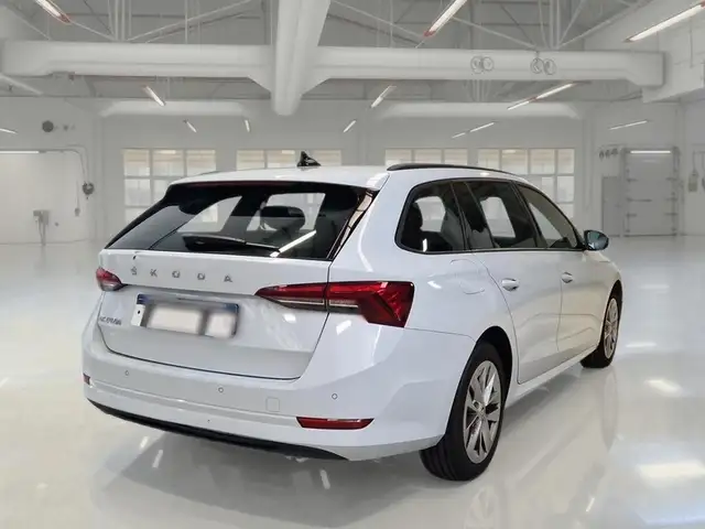 Skoda Octavia view 4