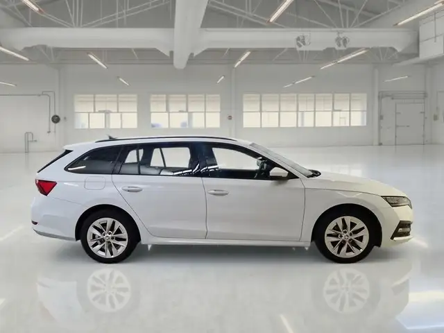 Skoda Octavia view 3
