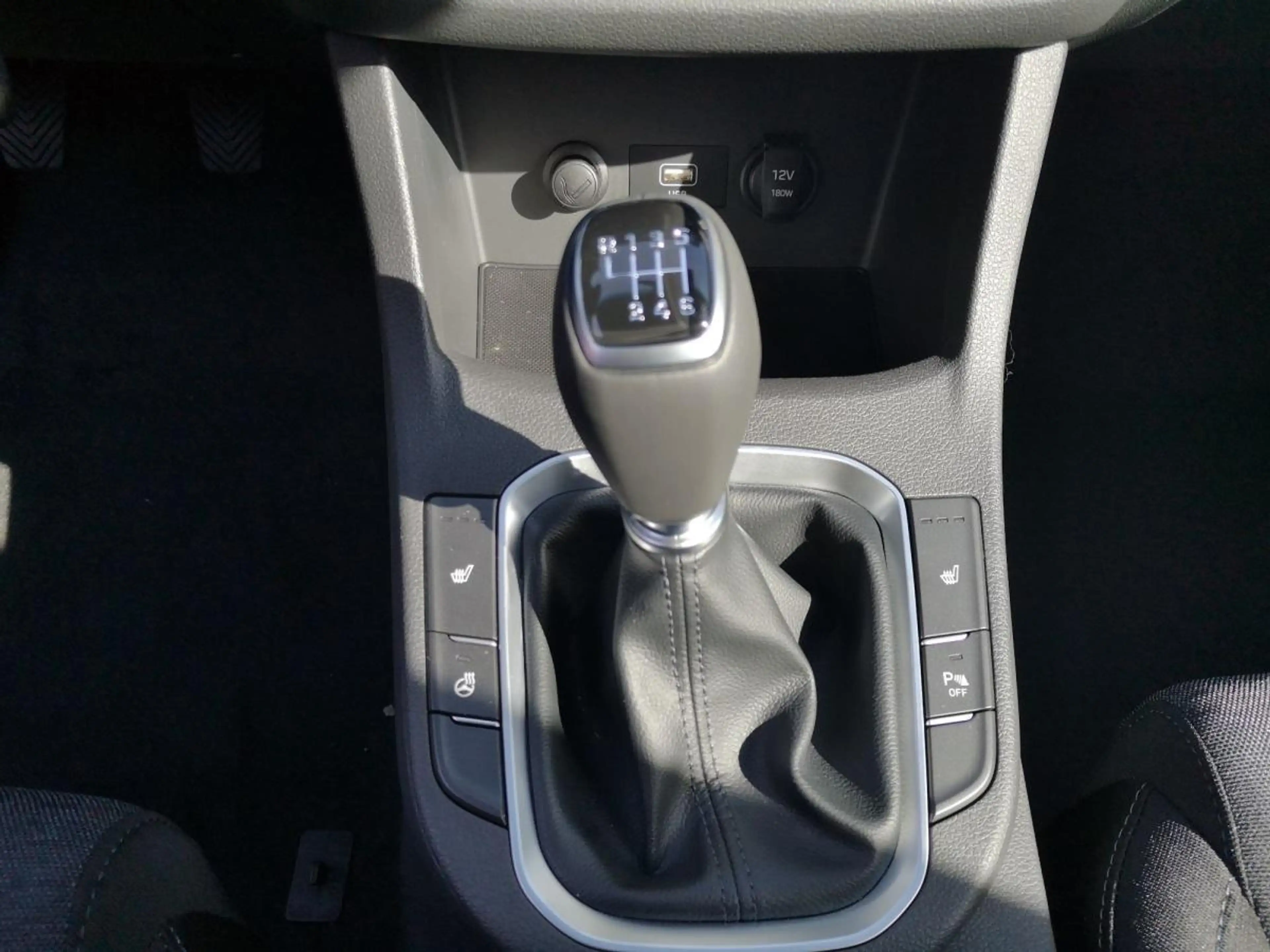 Hyundai i30 PD GO Plus 1,0 TGDi — photo 18