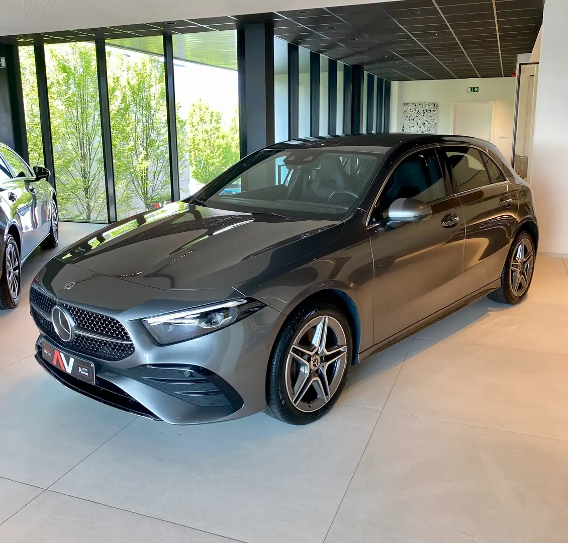 Mercedes-Benz A 250 e 8G Plug-in AMG Distronic+/360/Dodeh./El.Trekh. Gris - 1
