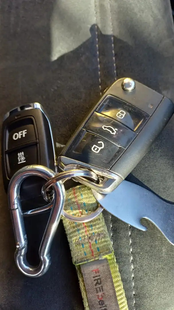 Volkswagen Touran Touran Trendline 1,6 SCR TDI DSG Trendline Grau - 2