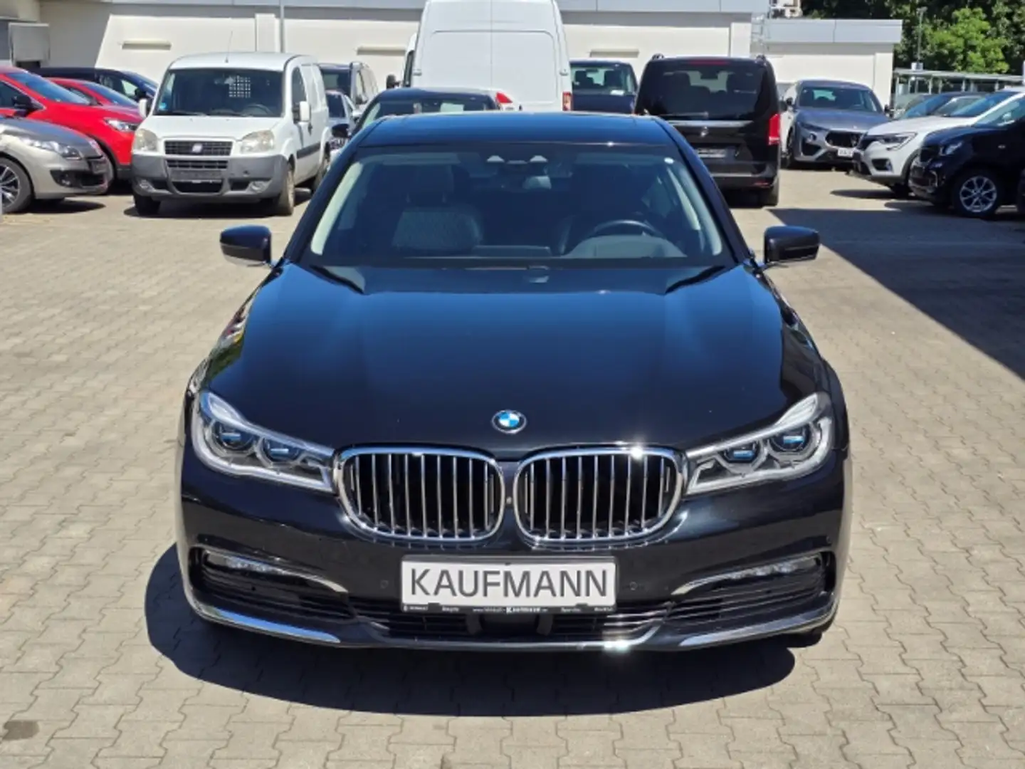 BMW 730 d xDrive Lim Laserlicht HUD AD StandHZG Navi Leder Zwart - 2
