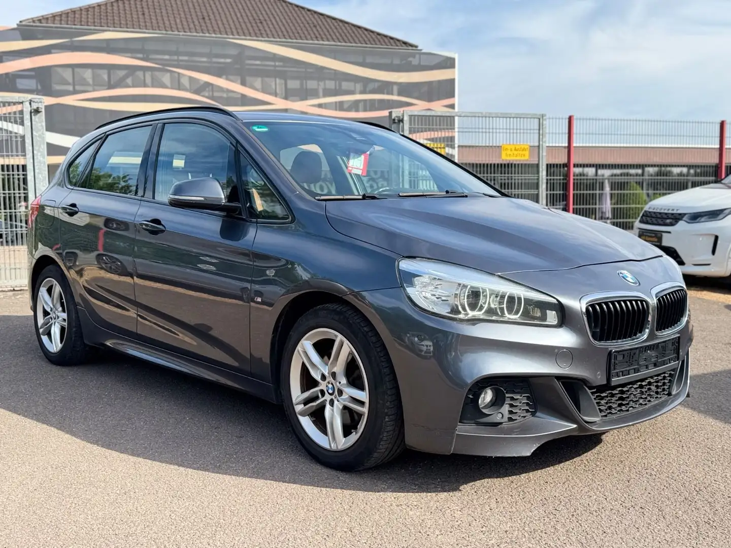BMW 220 Active Tourer 220 d xDrive M Paket aus 1. Hand Grau - 2