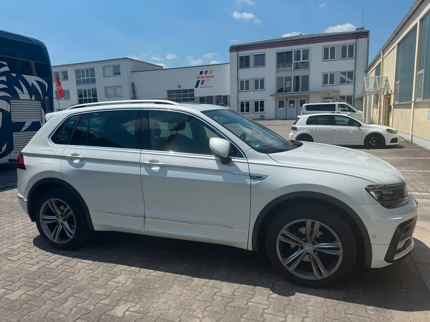 Volkswagen Tiguan 2.0 TDI Highline 4Mot.°DSG°AHK°R-LINE Weiß - 1