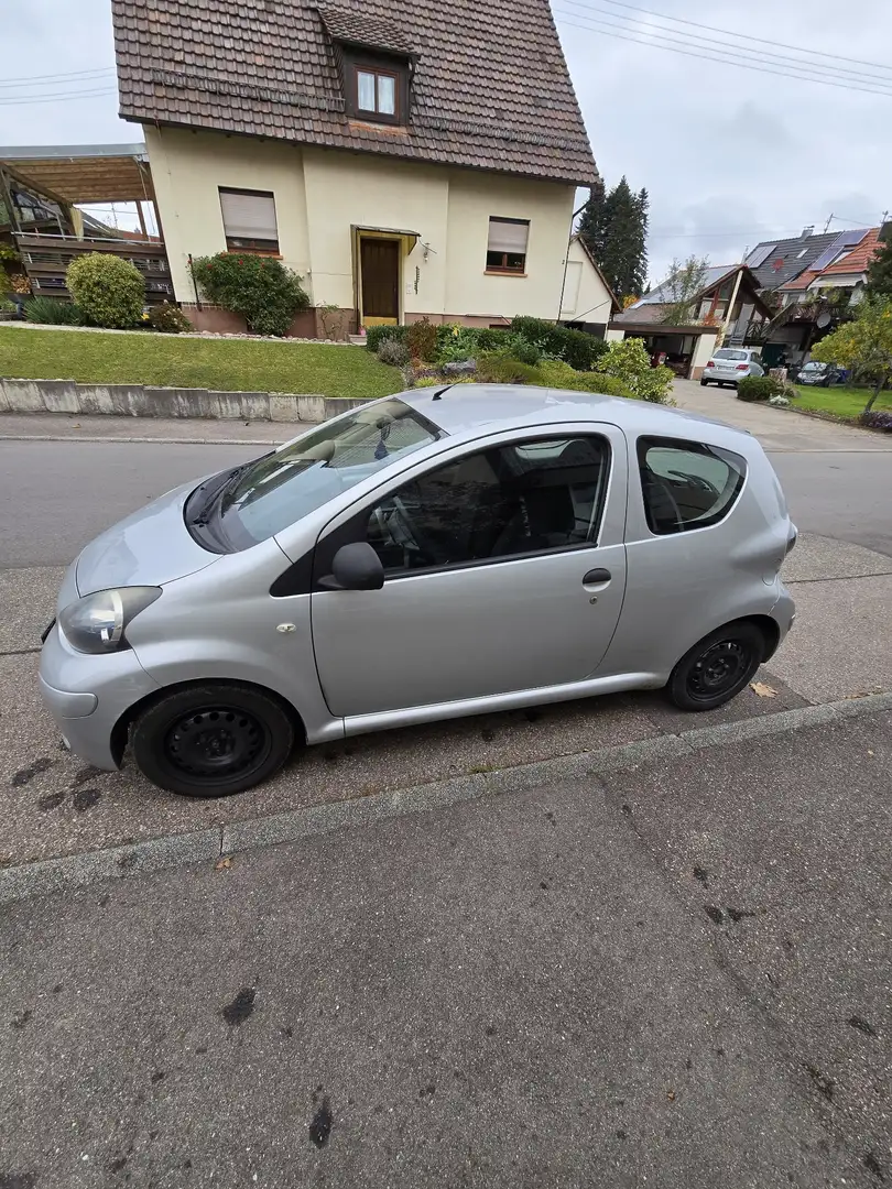 Toyota Aygo Tüv 1 jahre Grau - 2