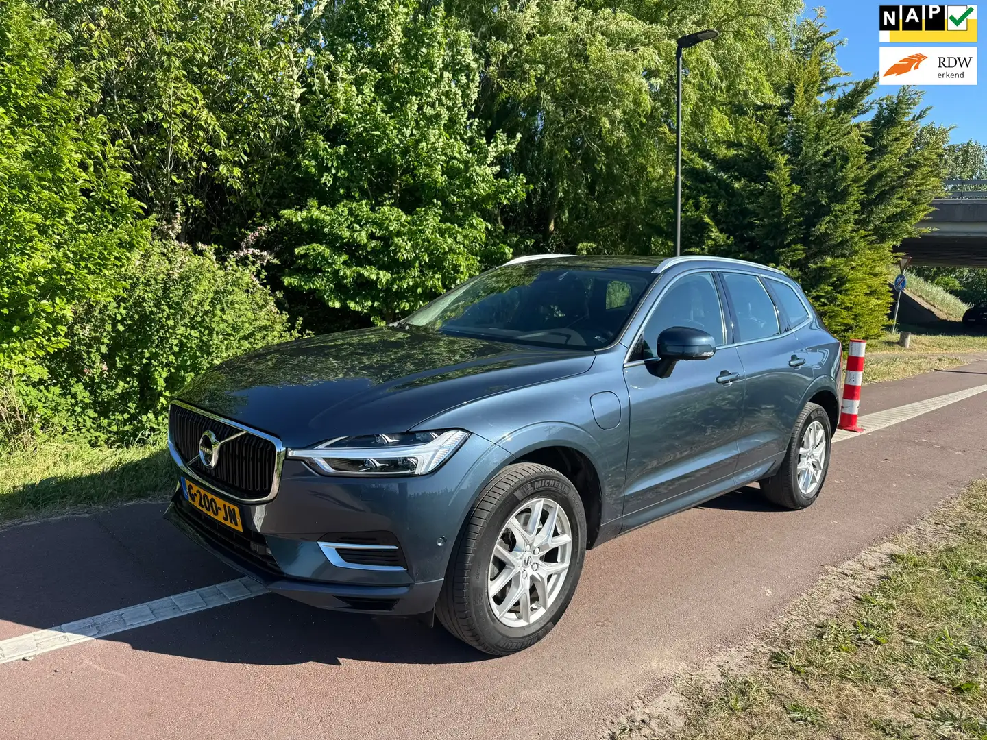 Volvo XC60 2.0 T8 Twin Engine AWD Momentum Pro|Hybride|Luxe| Azul - 1