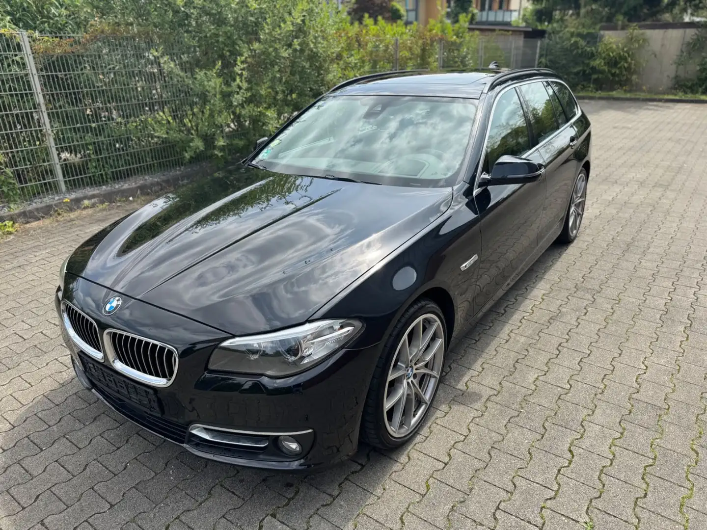 BMW 535 d xDrive Voll - Panorama - Standheiz- AHK Schwarz - 2
