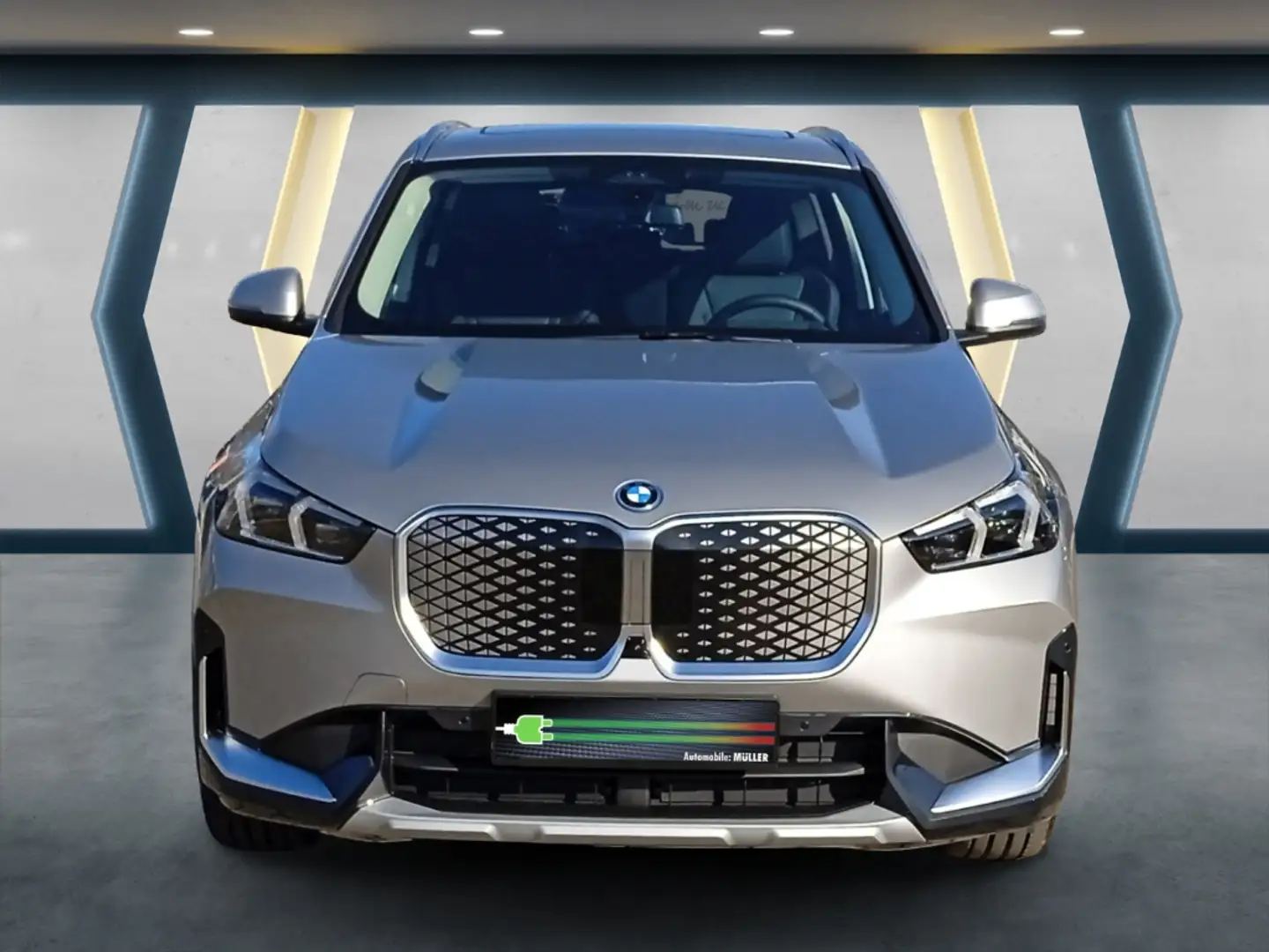 BMW iX1 eDrive20 xLine El. Panodach Navi Digitales Cockpit Silber - 2
