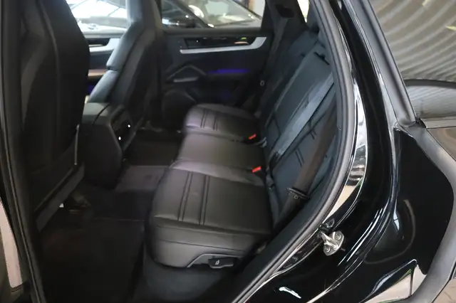 Porsche Cayenne view 15