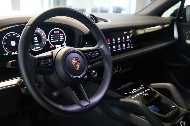 Porsche Cayenne view 13