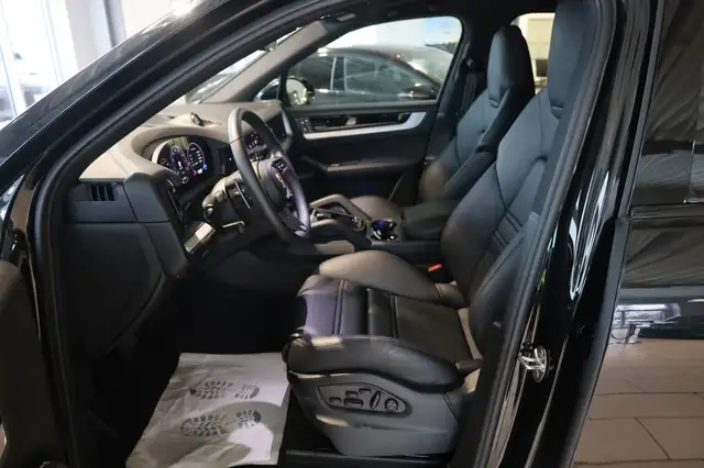 Porsche Cayenne view 12