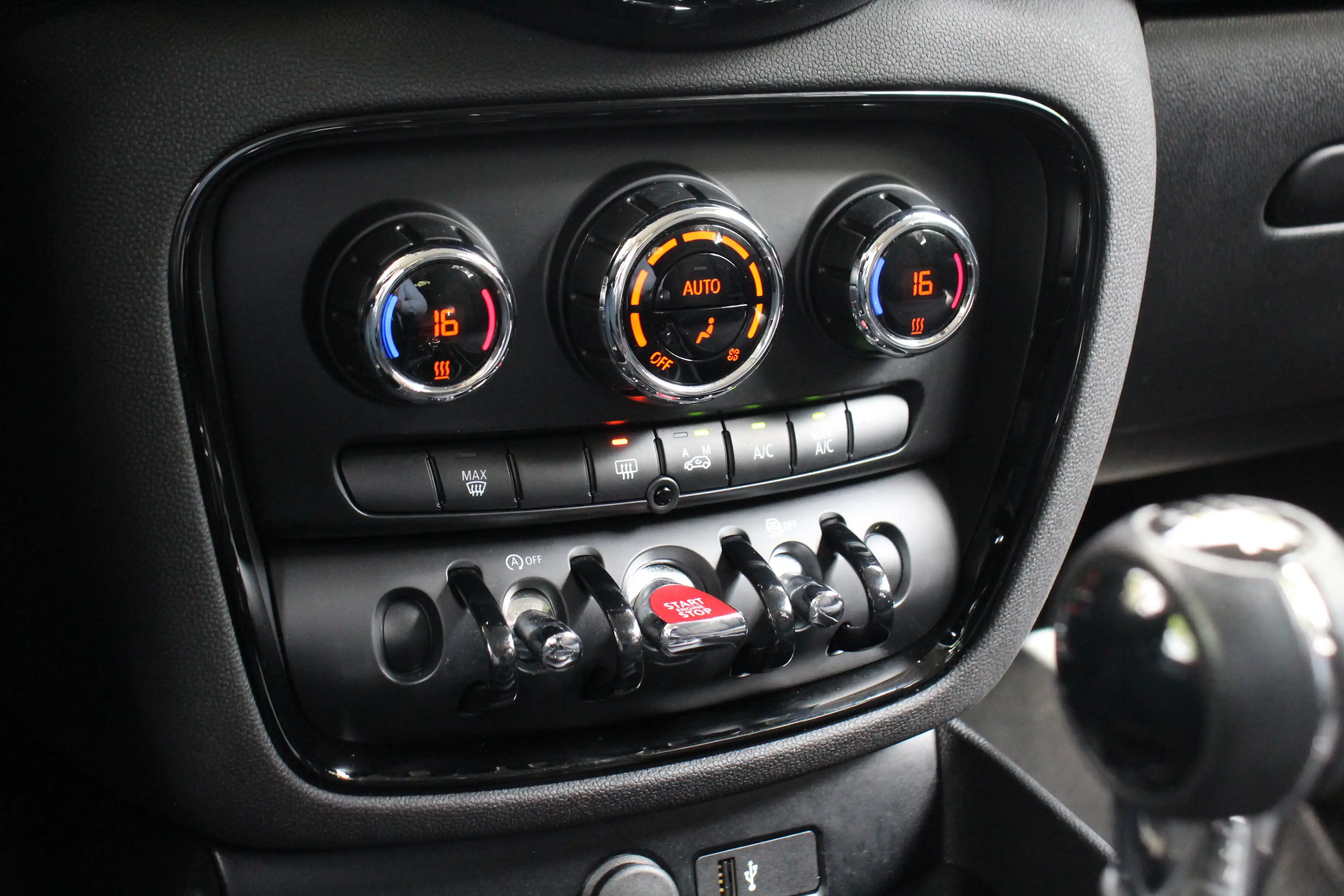 MINI Cooper Clubman 1.5 Business Edition | NL-AUTO! | CRUISE | PARK SE — photo 17