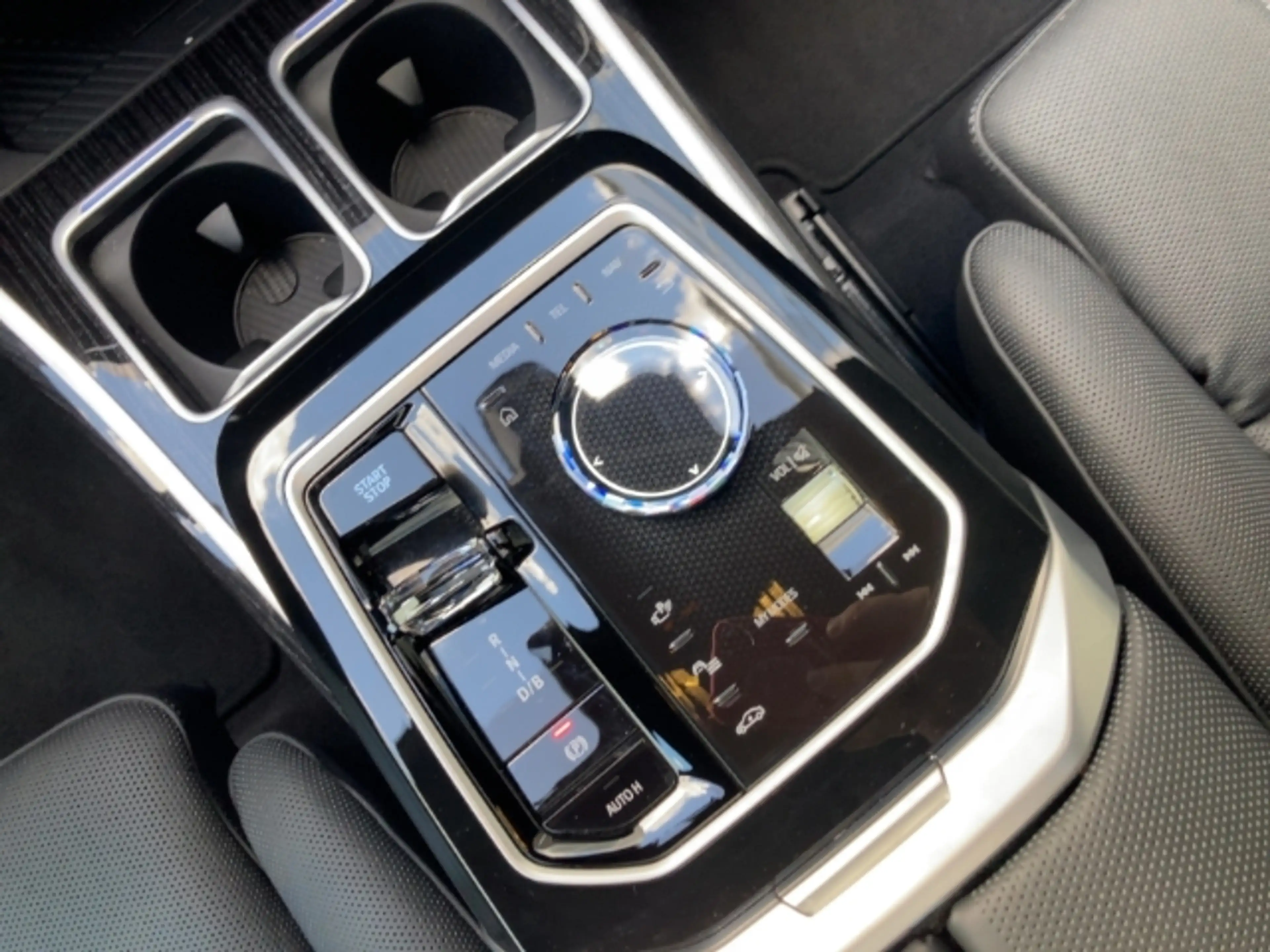 BMW i7 eDrive50 Limousine Sportpaket Luftfederung Niveau — photo 12
