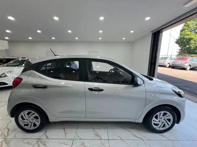 Hyundai i10 view 7