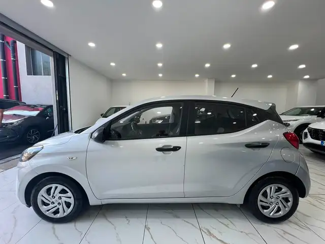 Hyundai i10 view 3