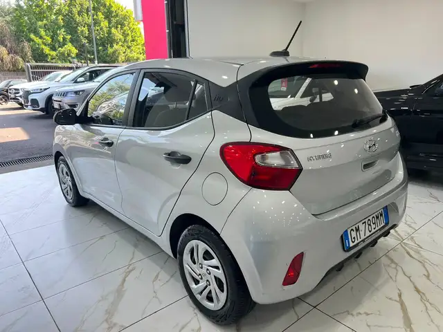 Hyundai i10 view 4