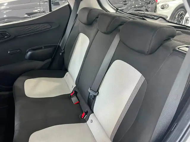 Hyundai i10 view 12