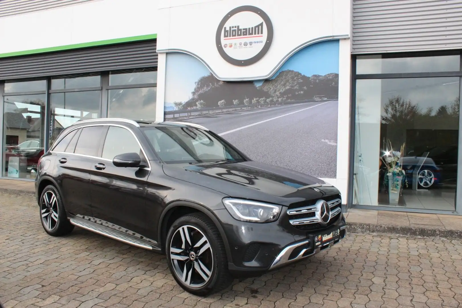 Mercedes-Benz GLC 400 d 4Matic Pano+Burmester+20" Grau - 1