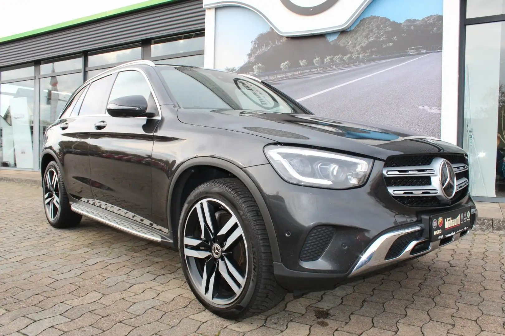 Mercedes-Benz GLC 400 d 4Matic Pano+Burmester+20" Grau - 2