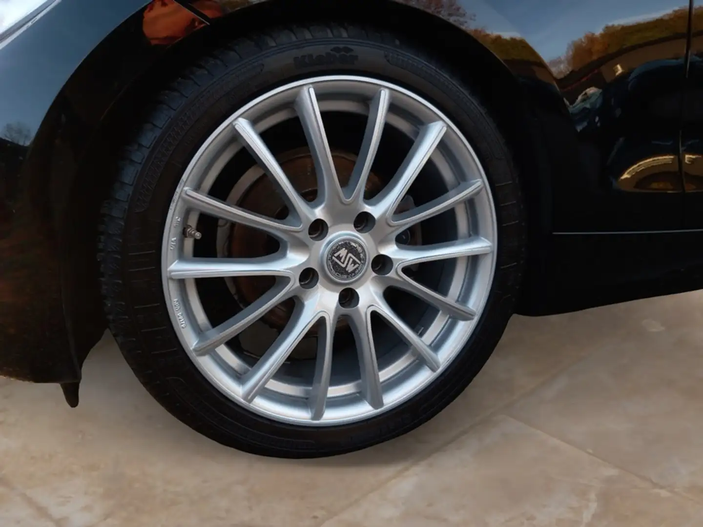 BMW 118 i Cabrio + 2.HAND + TÜV-bis-05.2027 Schwarz - 2