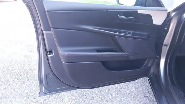 Jaguar XE view 7