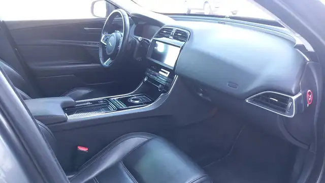 Jaguar XE view 10