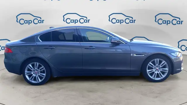 Jaguar XE view 4
