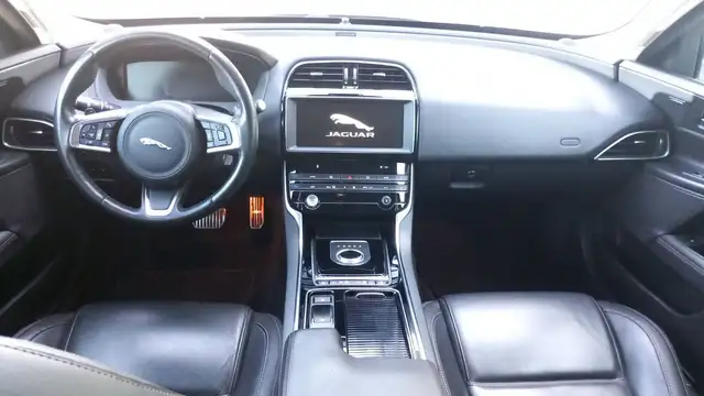 Jaguar XE view 11