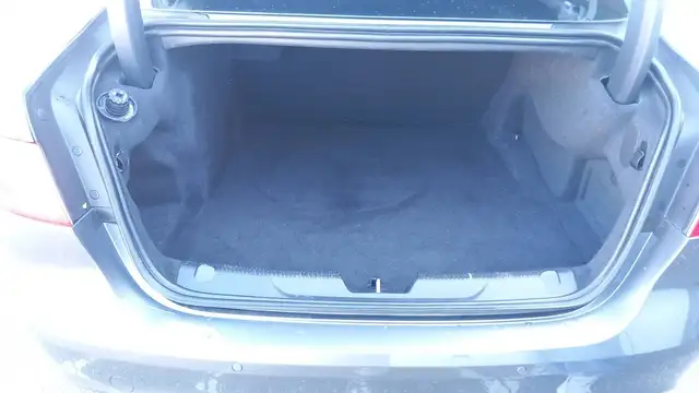 Jaguar XE view 14