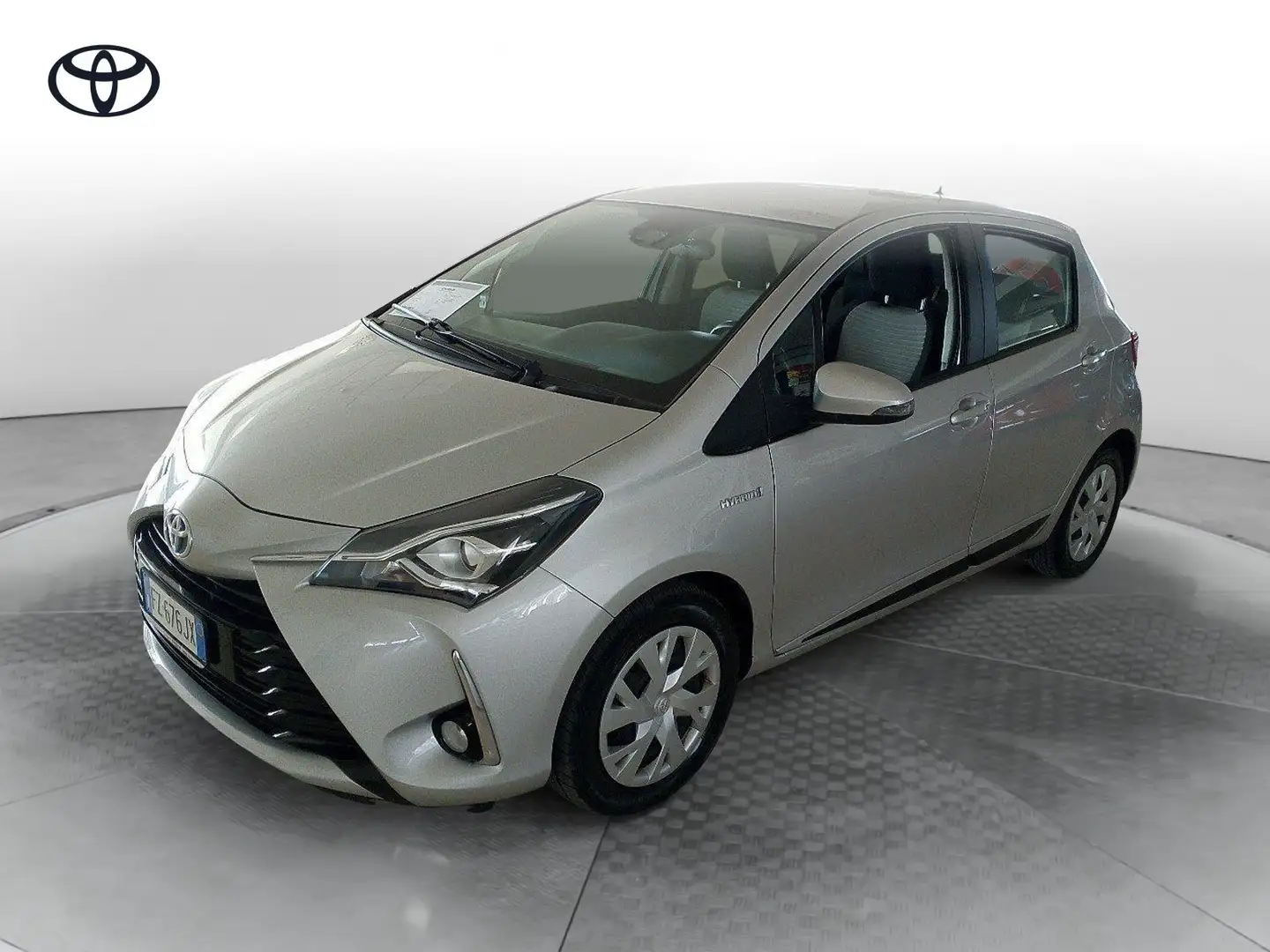 Toyota Yaris 004067 1.5 Hybrid 5 porte Active Серебристый - 1