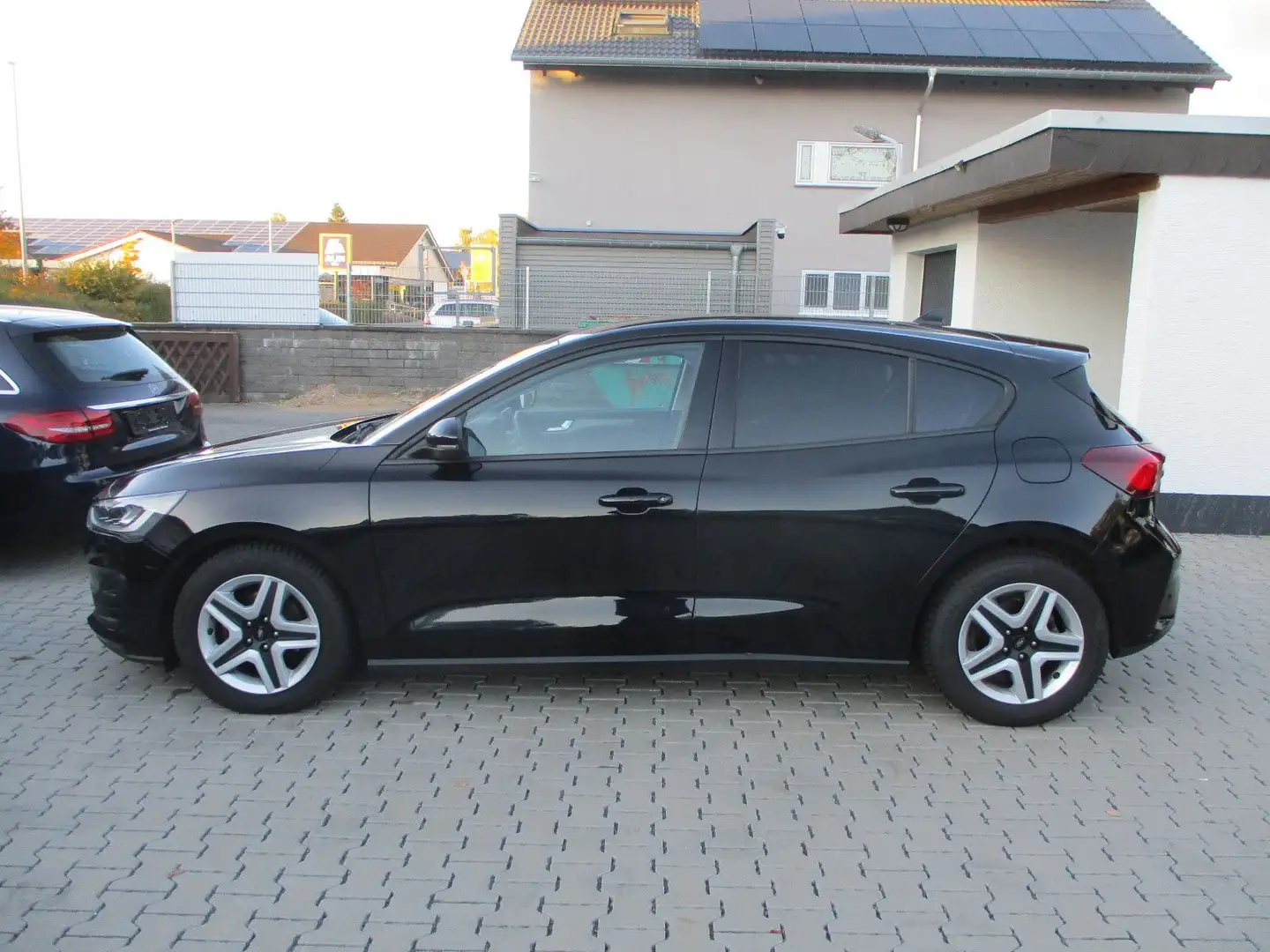 Ford Focus 1,5 EcoBlue NAVI SPURH TEMPO SITZH LED PDC Negro - 1