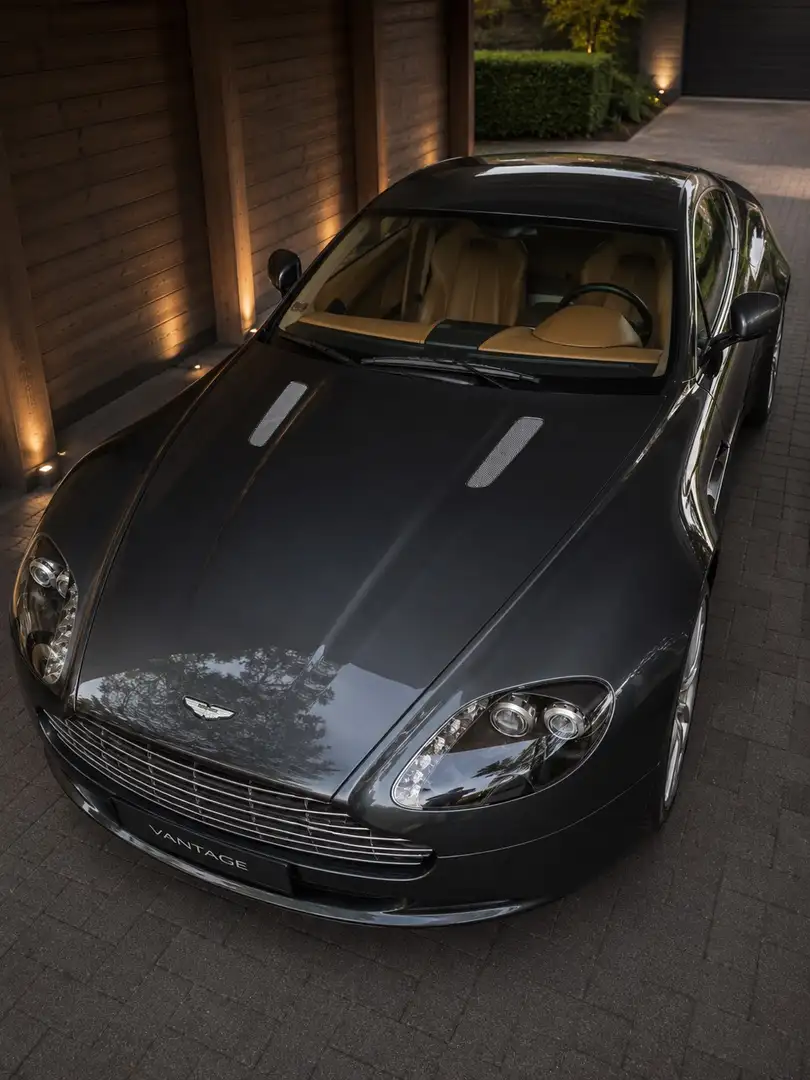 Aston Martin V8 Vantage Sportshift - 1