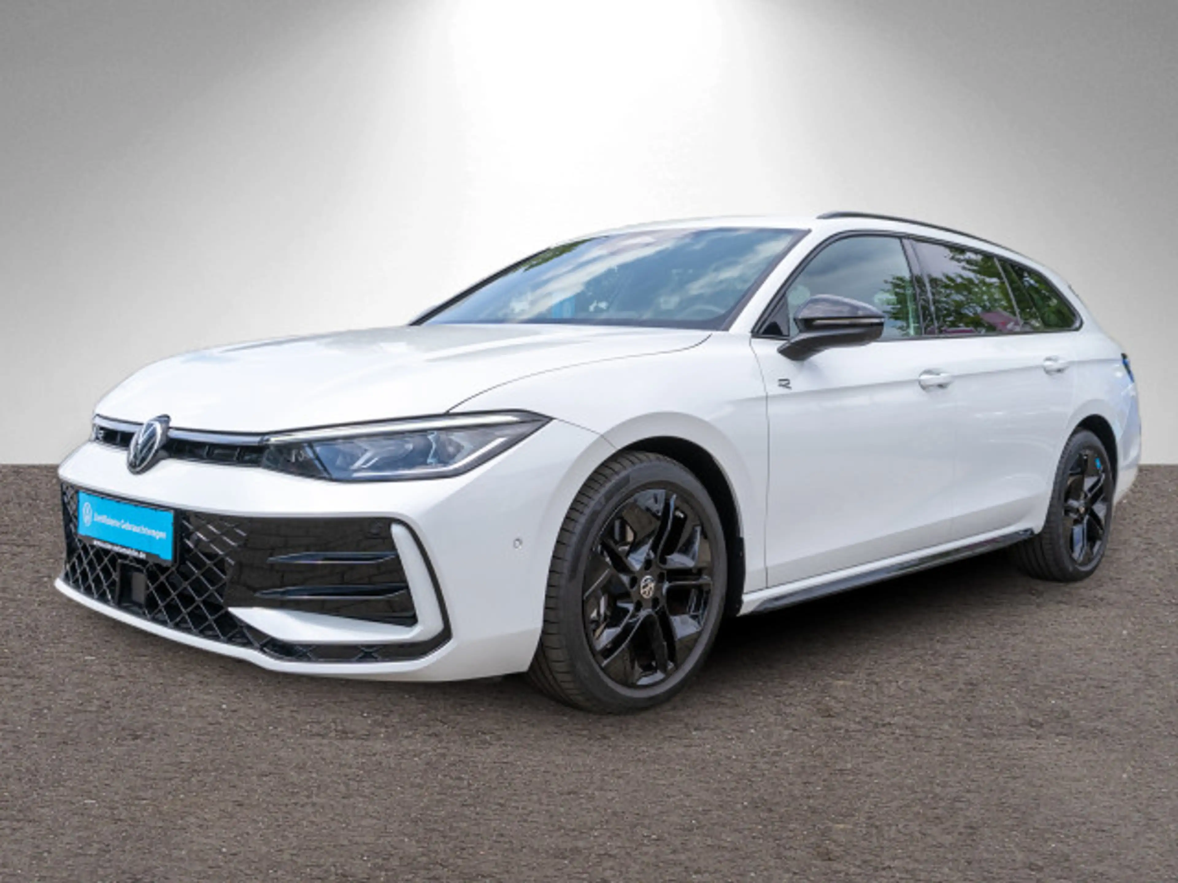 Volkswagen Passat Variant R-Line 2.0TDI 4M DSG PANO HUD AHK — photo 2