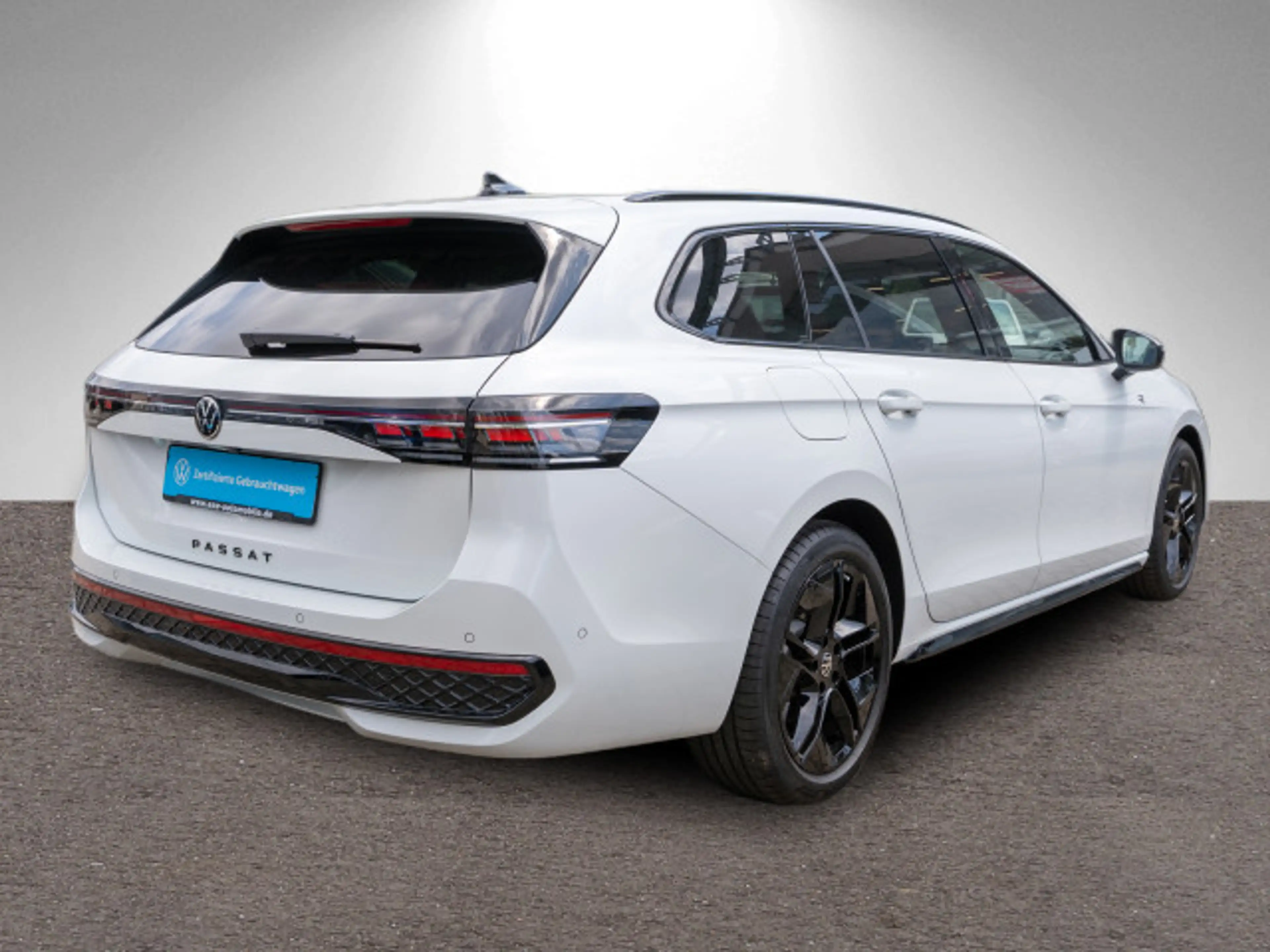 Volkswagen Passat Variant R-Line 2.0TDI 4M DSG PANO HUD AHK — photo 3