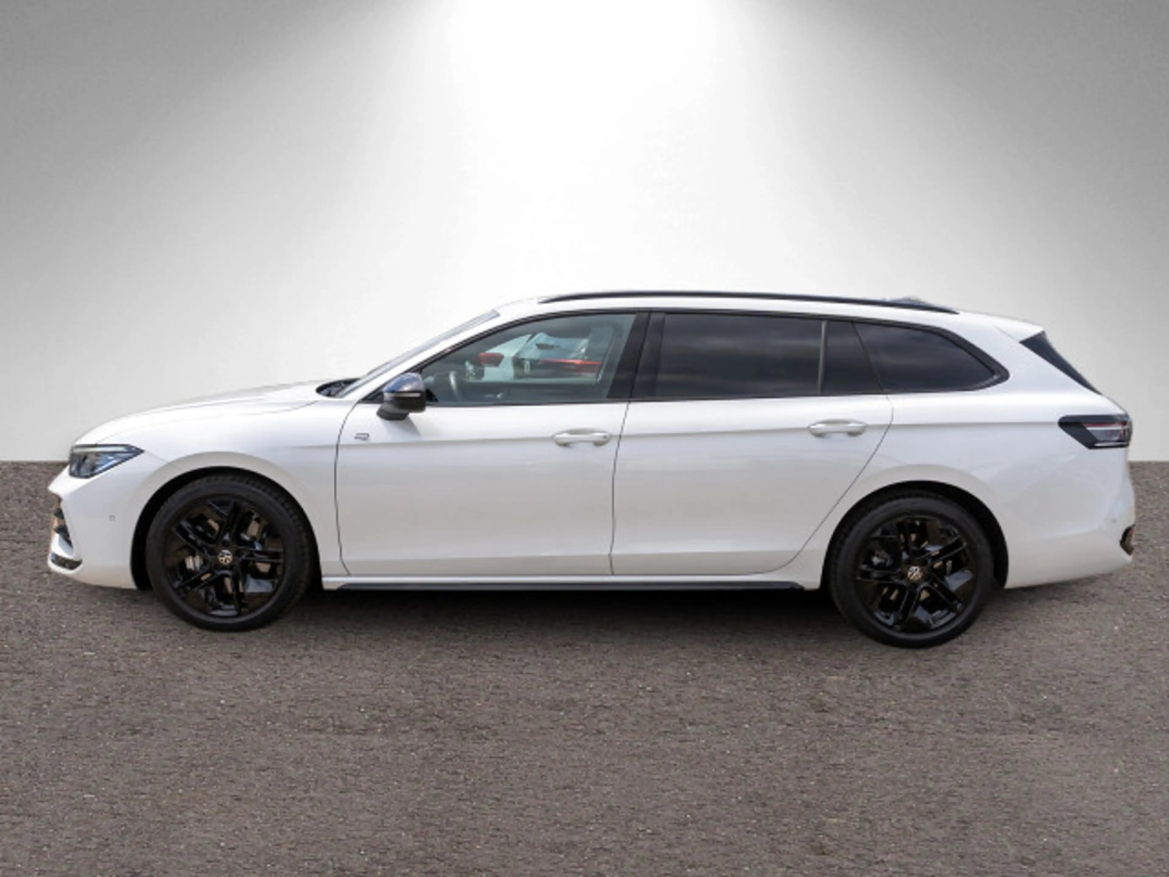 Volkswagen Passat Variant R-Line 2.0TDI 4M DSG PANO HUD AHK — photo 4