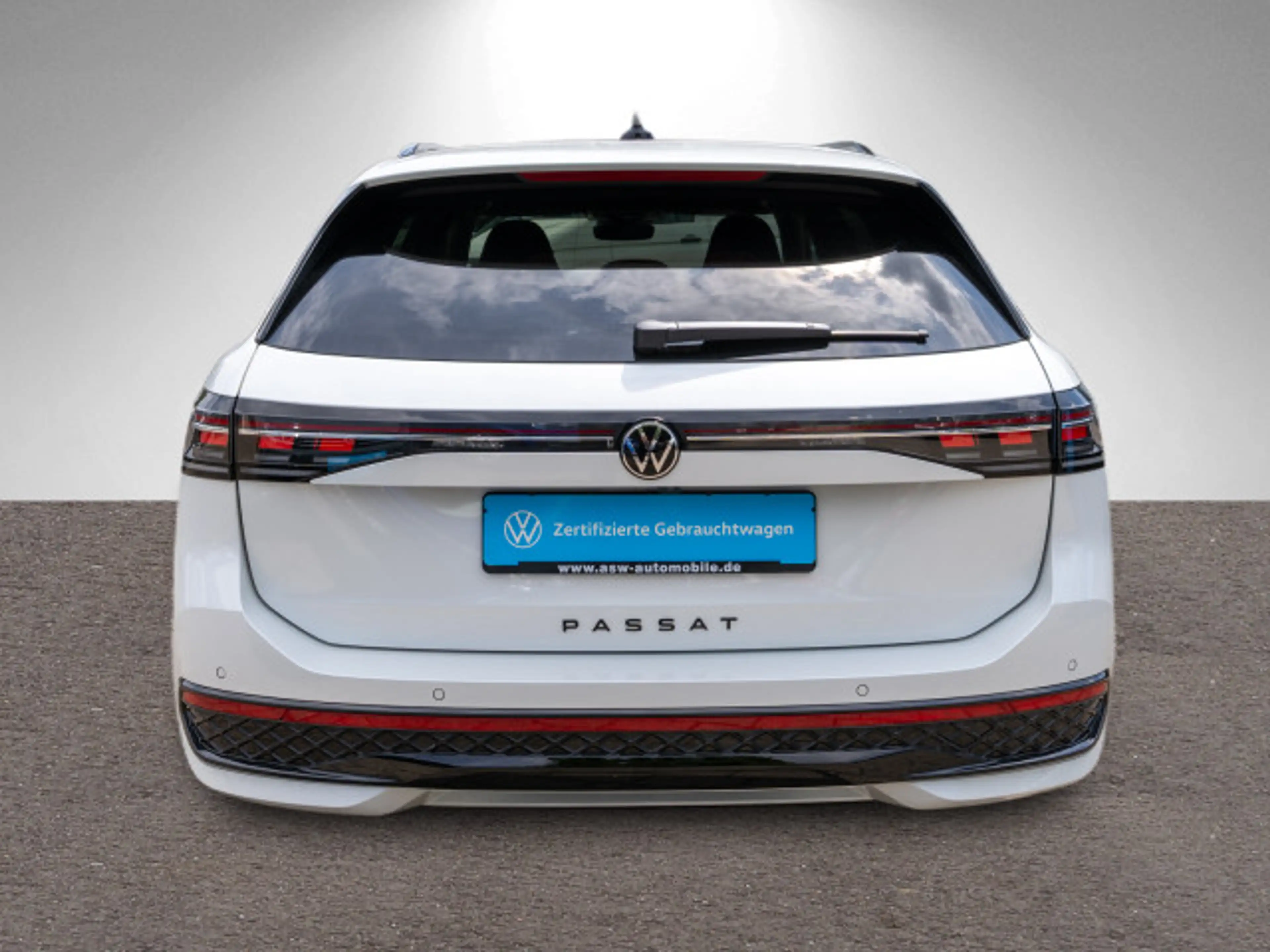 Volkswagen Passat Variant R-Line 2.0TDI 4M DSG PANO HUD AHK — photo 6